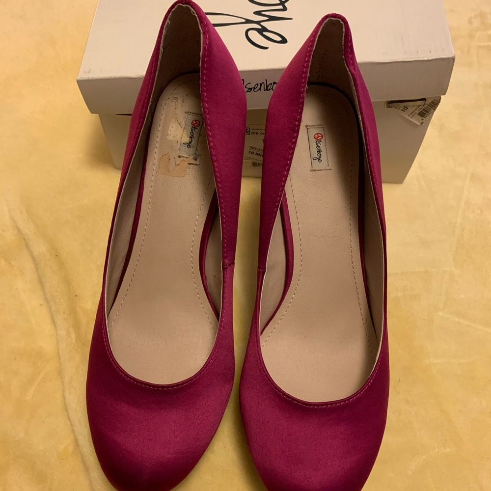 🐢 Magenta and Rhinestone high heels